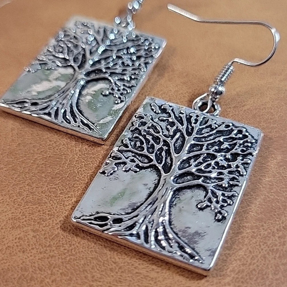Oak Tree Vintage Style Drop Earrings - Picture 1 of 10